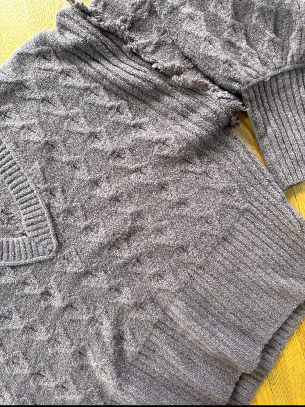 Pilcro V-Neck Drop Shoulder Cable Sweater Size M - Picture 5 of 5